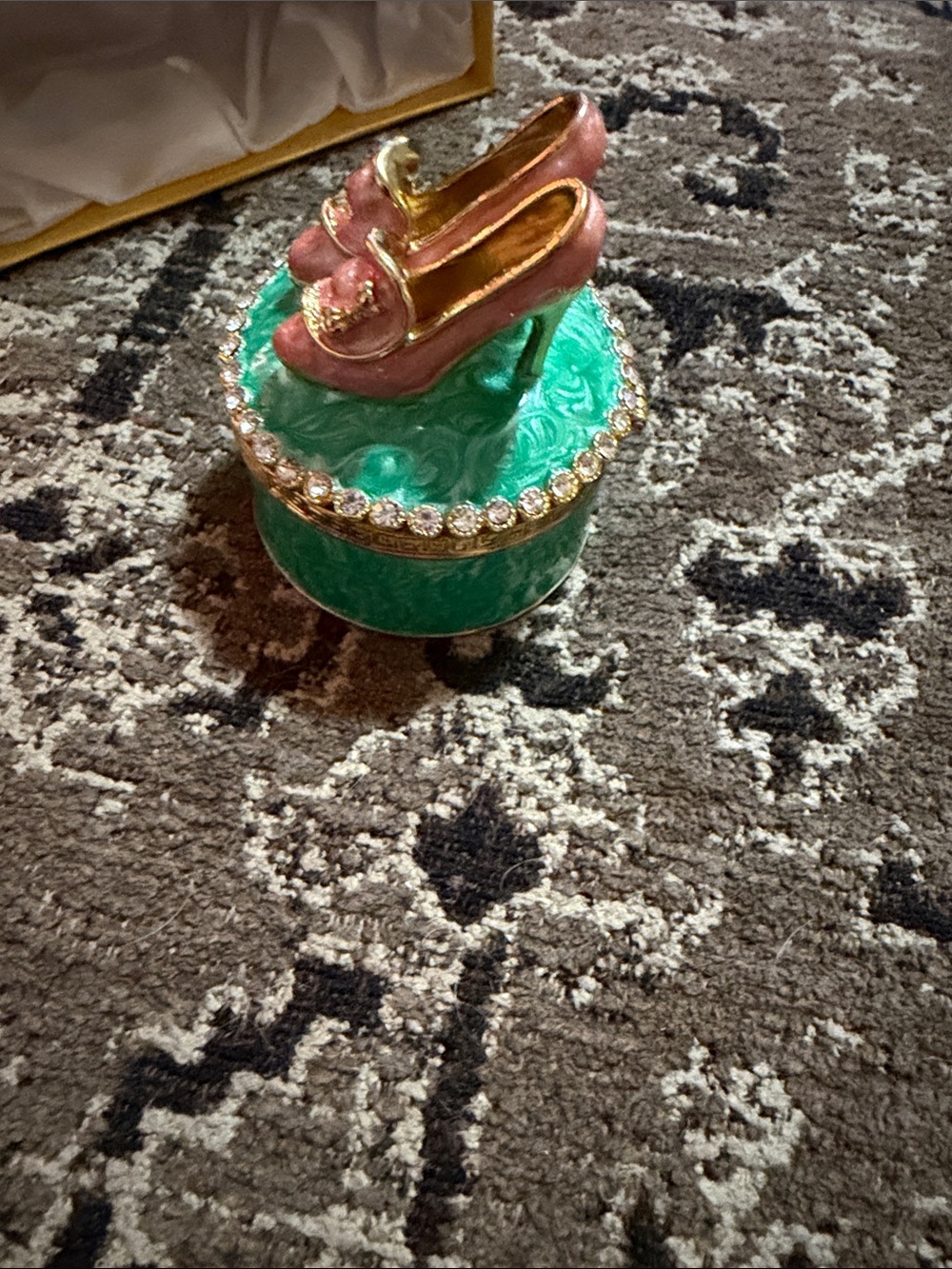 Tchotchkes Decorative Green Trinket Box with Pink Shoe Accent - Picture 3 of 3